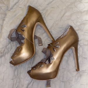 Joan&David bronze pumps